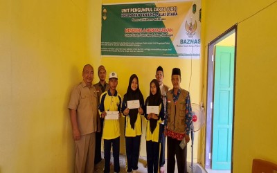 Penyerahan Bantuan Dana Pendidikan dari Badan Amil Zakat Nasional (BAZNAS) UPZ Kecamatan Tanjung Palas Utara kepada siswa-siswi Tingkat SMA & SMK